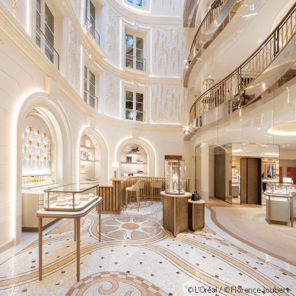 Atrium du flagship de l'Oréal, à Paris