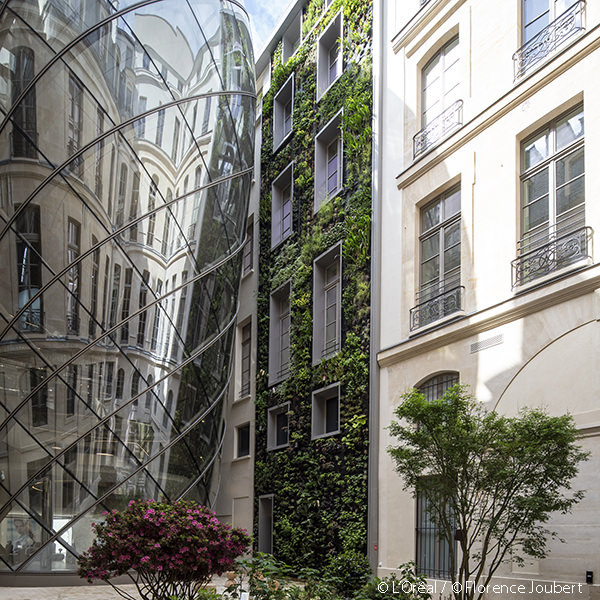 Le Visionnaire : bâtiment historique L'Oréal, 14 rue Royale à Paris.